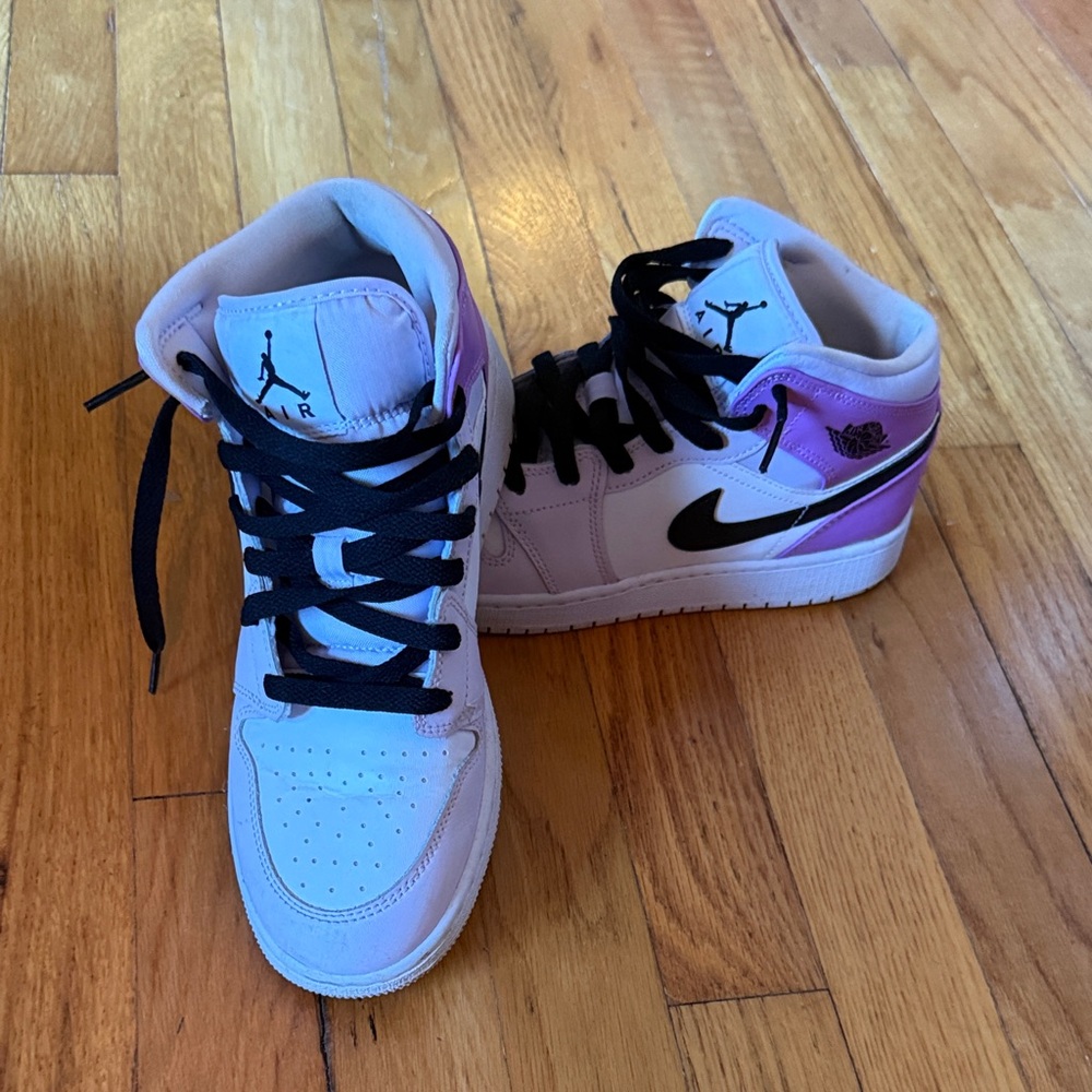 Nike Youth Sneakers - White and Purple